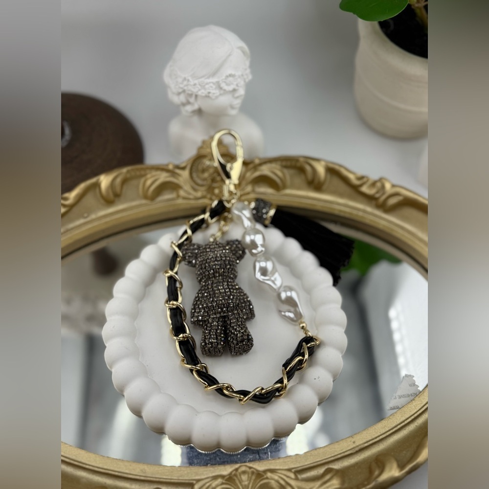 Crystal Bear Bag Charm – Luxury Purse Accessory ✨🐻👜 - Picture 4 of 5